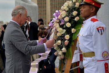 El príncipe Carlos llega a Cuba, en primera visita de la familia real a la isla