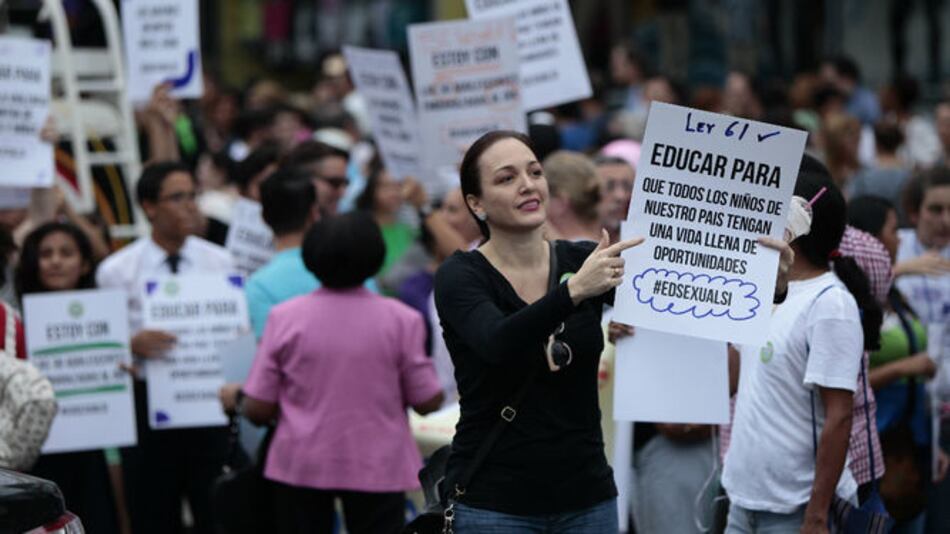 Ciudadanos se manifiestan a favor del proyecto sobre educación sexual