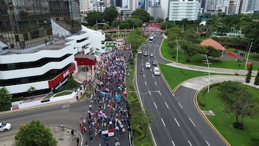 Gremios docentes en huelga siguen en las calles