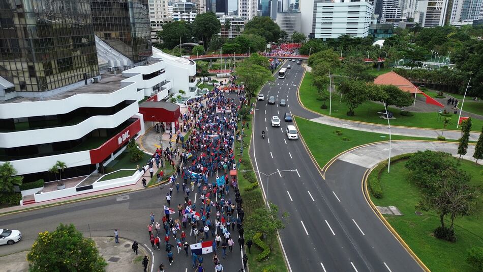 Gremios docentes en huelga siguen en las calles