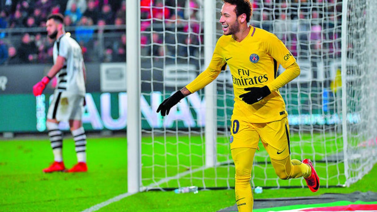 Neymar celebra su anotación.