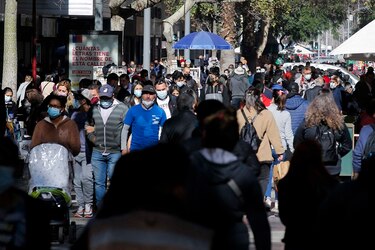 Chile relaja las restricciones a los vacunados por la rápida caída de los casos