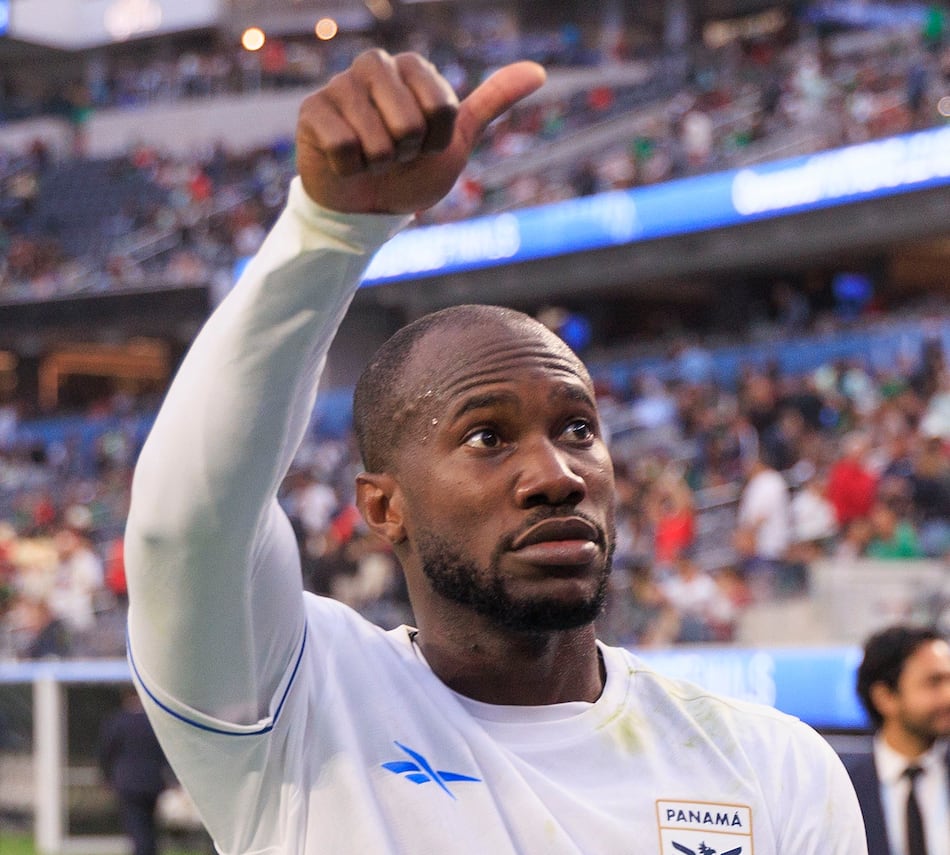 Thierry Henry fue el protagonista inesperado de la celebración de Cecilio Waterman