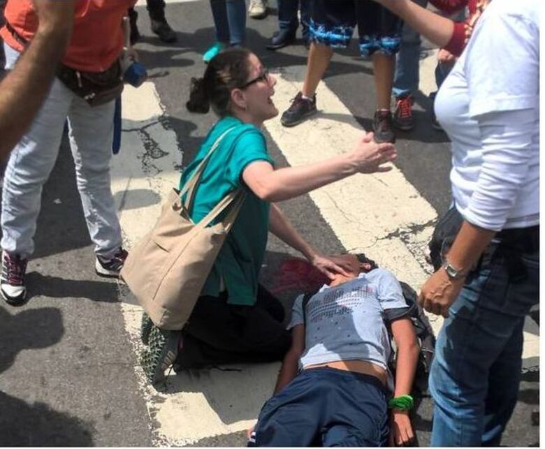 Reportan dos muertos y decenas de heridos en Venezuela