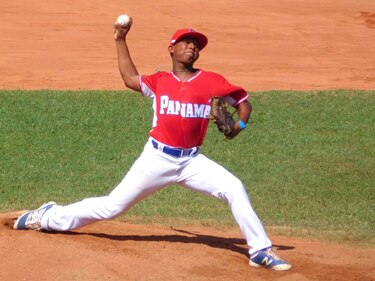 Panamá doblega a Brasil y sigue en carrera por una medalla