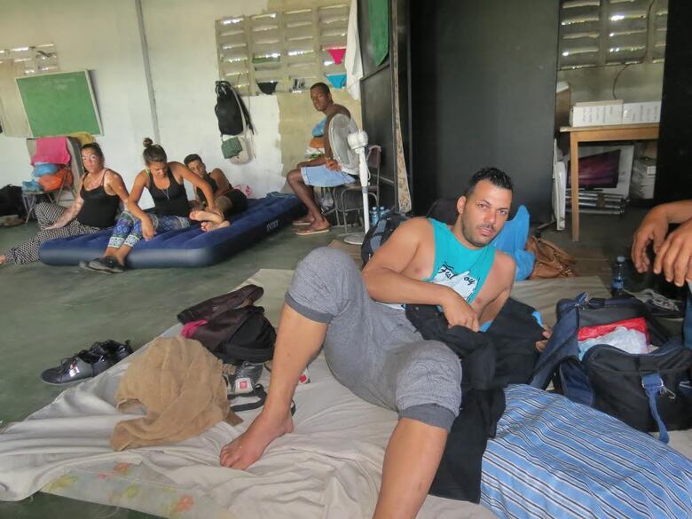 A punto de colapsar frontera de Paso Canoas por llegada masiva de cubanos migrantes