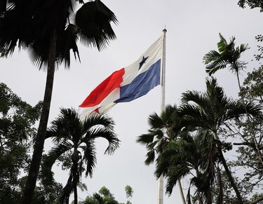 Así deben ser pagados los días laborados en fiestas patrias