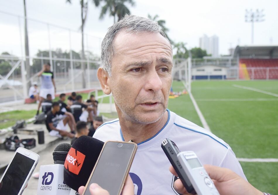 ‘Me gustaría dirigir la selección de Panamá’