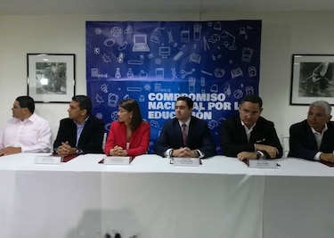 Candidatos presidenciales firman Compromiso Nacional por la Educación