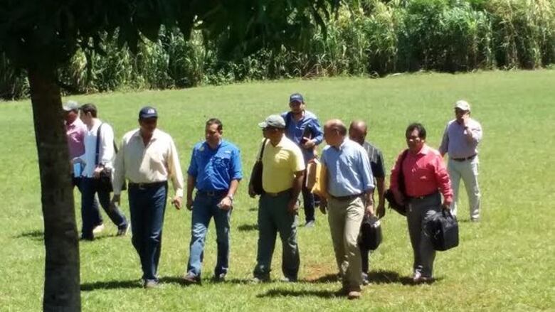 Varela pide a indígenas que permitan la culminación de Barro Blanco