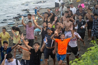 La tormenta política en Europa que desató la llegada de miles de migrantes africanos a Ceuta