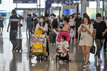 China preocupa con nuevos casos de Covid-19, mientras la pandemia enluta a Brasil