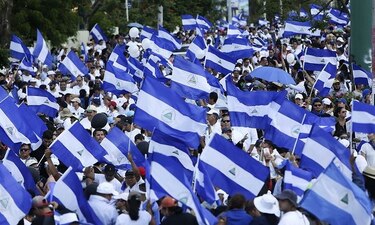 Multitudinaria marcha aumenta presión contra presidente de Nicaragua