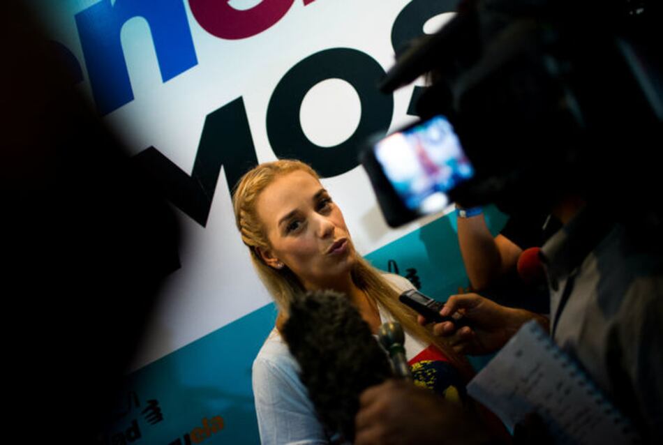 Fiscalía otorga a Lilian Tintori medida de alejamiento contra militar que la hostigó