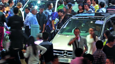 Mercedes Benz se disculpa con Pekín