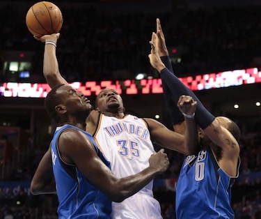 Los Thunder aplastan a Mavericks con gran actuación de sus estrellas