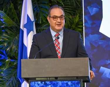 Venta de puertos de CK Hutchison en Panamá genera cautela en el sector marítimo