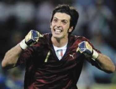 Alemania 2006 Buffon se aproxima a una marca