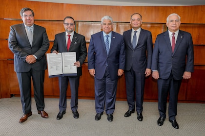 Gobierno se reunirá con representantes de Chiquita; proyectan exportar banano entre diciembre y enero