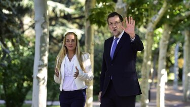Rajoy transmite su 'solidaridad' a la esposa de Leopoldo López