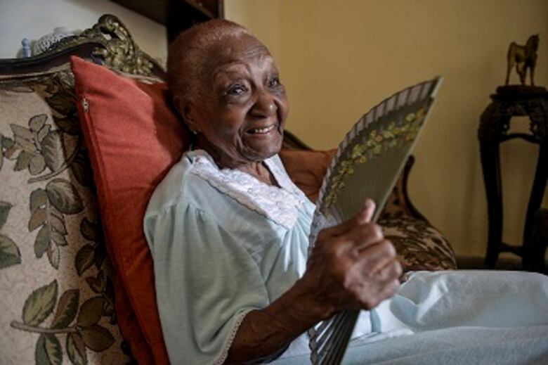 Mimados por la familia, los centenarios cubanos aspiran a vivir 120 años