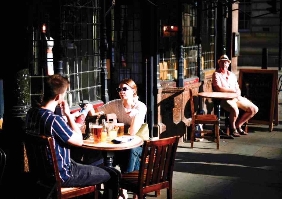 Gran Bretaña se alista para retorno del confinamiento