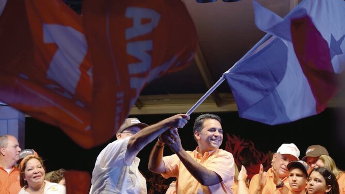 ‘Pondremos orden en el país’, afirmó Lombana en el cierre de su campaña en Santiago