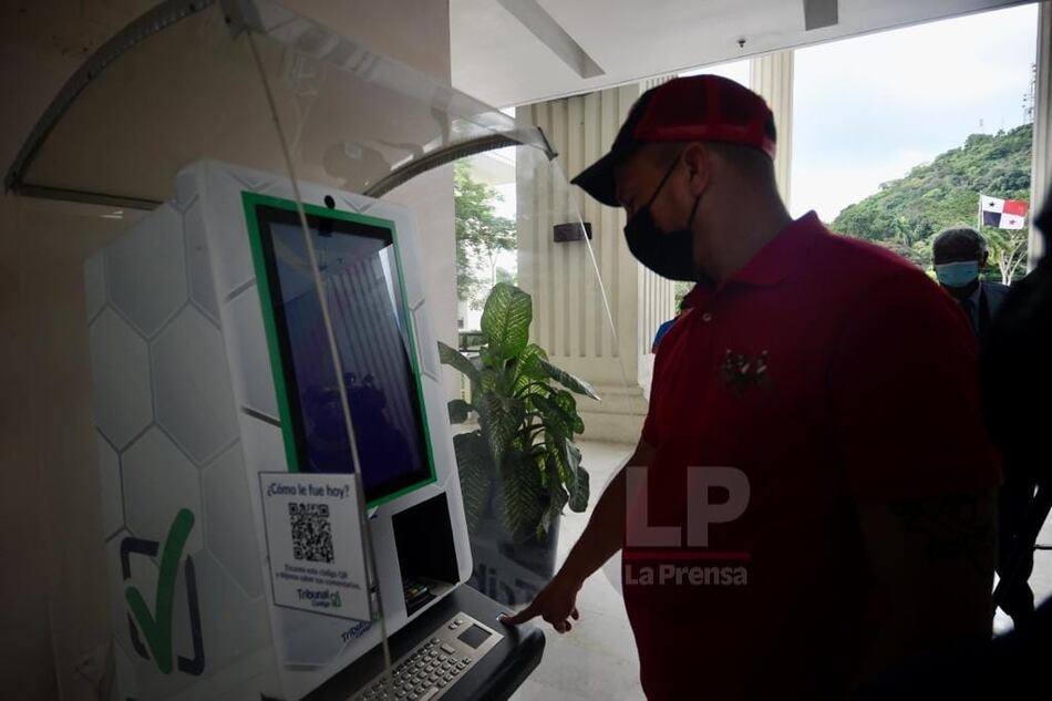 En una semana reportan más de 2 mil 800 nuevas firmas para la revocatoria de mandato de José Luis Fábrega 