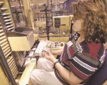 Costa Rica evalúa modificar su actual régimen cambiario