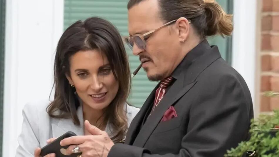 Johnny Depp está saliendo con su abogada de Reino Unido, según informes de prensa