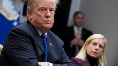Estados Unidos retira protecciones a inmigrantes salvadoreños
