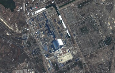 Las tropas rusas empezaron a salir de Chernóbil, según la agencia nuclear de Ucrania