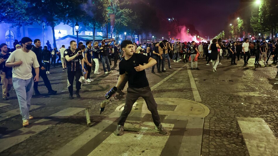 El Gobierno francés denuncia que ‘unos bárbaros’ han fastidiado la fiesta del PSG