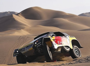 Loeb gana etapa y De Villiers toma liderato del Dakar