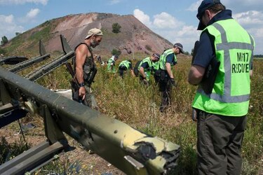 Detienen por seguridad la búsqueda de restos del avión derribado en Ucrania