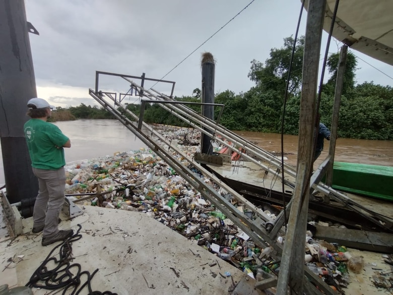 Río Juan Díaz abarrotado de basura: Wanda captura más desechos de lo previsto