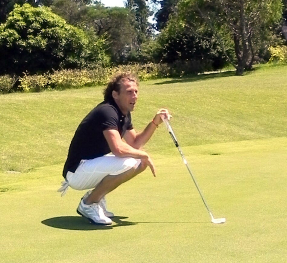 Forlán se exhibe como golfista en acto promovido por fundación de su hermana
