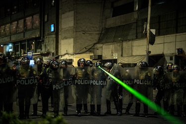 Manifestantes y policías se enfrentan en Lima durante la ‘Marcha de la Generación Z’
