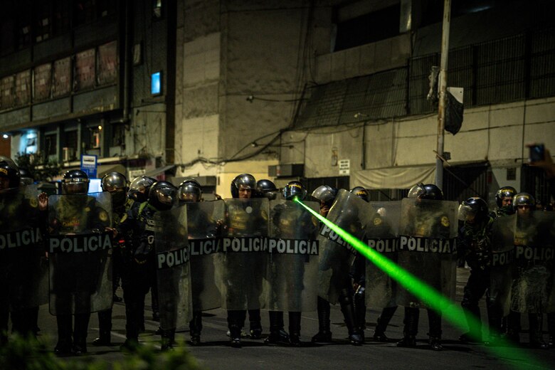Manifestantes y policías se enfrentan en Lima durante la ‘Marcha de la Generación Z’