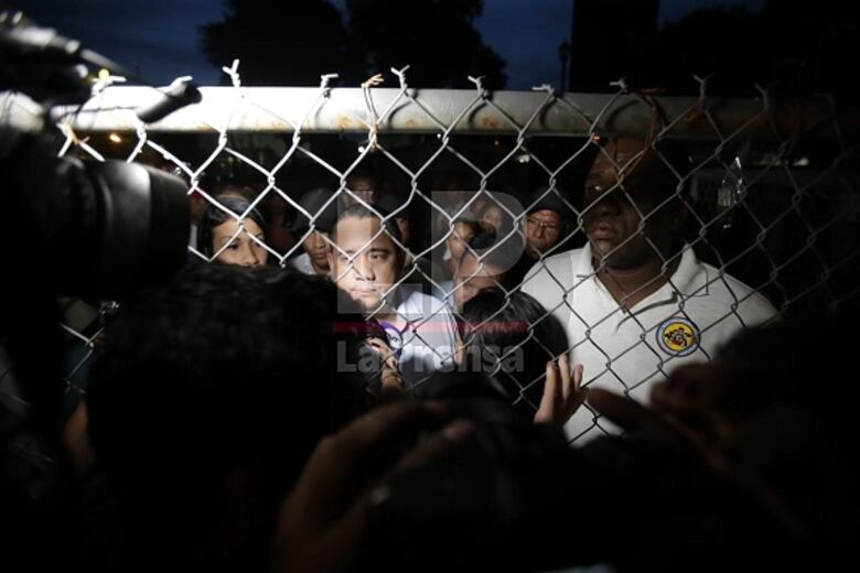 Presidente de la Asamblea se compromete a dialogar con los jóvenes que protestan