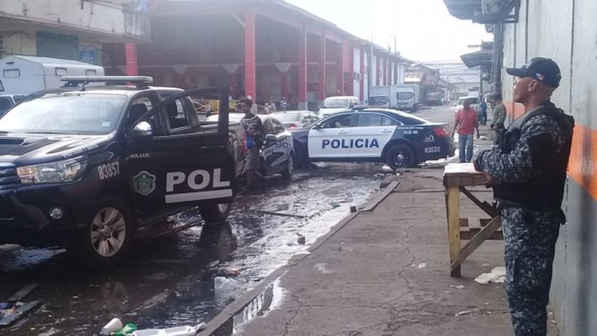 Policía en Colón.