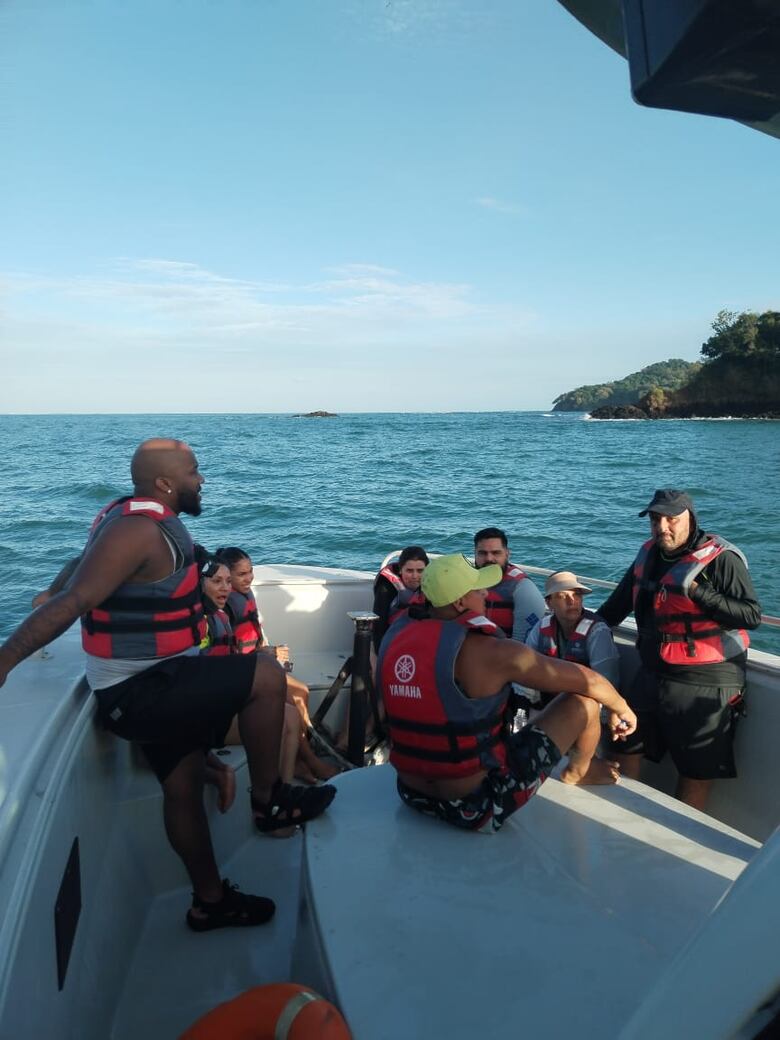 Senan rescata 11 turistas en isla Bolaños