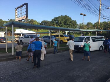 Usuarios protestan por cierre de Ulaps en Villa Zaíta debido a extensión del Metro