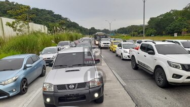 Protestas causan un caos vehicular; Gobierno no justifica cierre de vías
