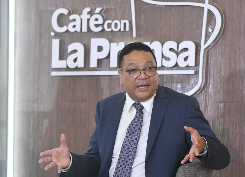 Dino Mon admite que las reservas de salud se agotarían en dos años sin cambios urgentes