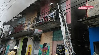 Incendio en El Chorrillo deja un bombero muerto y otro herido