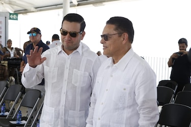 El portaaviones USS Nimitz y el destructor USS Gridley llegan a la bahía de Panamá