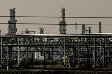 El brent cae un 6 % y se cotiza en los 97 dólares ante una posible tregua en Irán