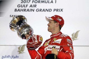Vettel soporta presión de Hamilton y triunfa en Bahréin