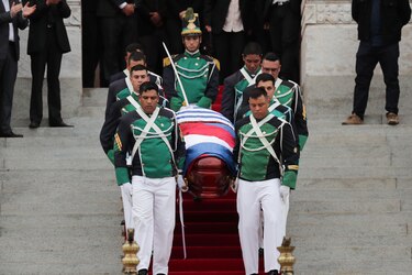 Tras dos emotivas jornadas, finaliza el velatorio de José Mujica